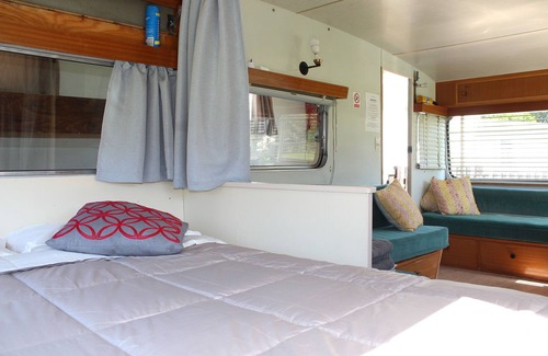 Colville Maison | Caravane rétro de kiwis à la ferme de Colville