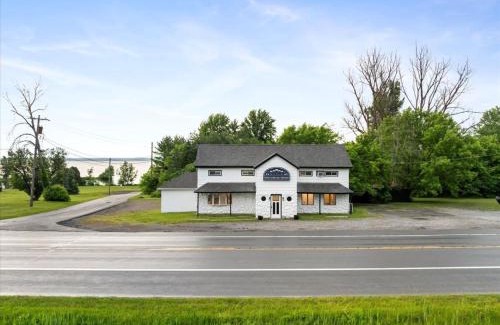 South Bay Maison | Whitewater The Genoa on Oneida Lake Sleeps 8