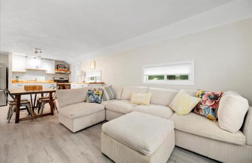 South Bay Maison | Whitewater The Genoa on Oneida Lake Sleeps 8