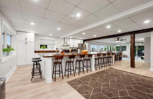South Bay Maison | Whitewaters-Main plus Genoa on Oneida Lake - Sleeps 19