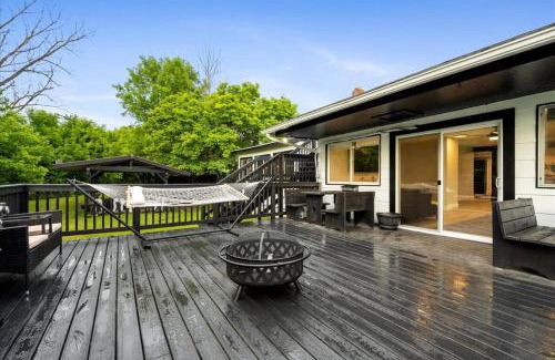 South Bay Maison | Whitewaters-Main plus Genoa on Oneida Lake - Sleeps 19