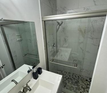 West Palm Beach Maison | Whole House+Renovated+Pool+Lanai+BBQ+Close to All