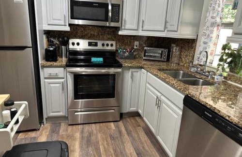 West Palm Beach Maison | Whole House+Renovated+Pool+Lanai+BBQ+Close to All