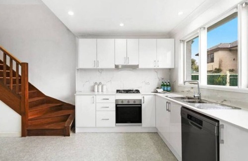 Earlwood Maison | Whole House with city views .