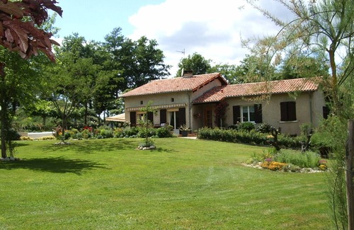 Rochechouart Maison | maison entière avec piscine idéale pour familles