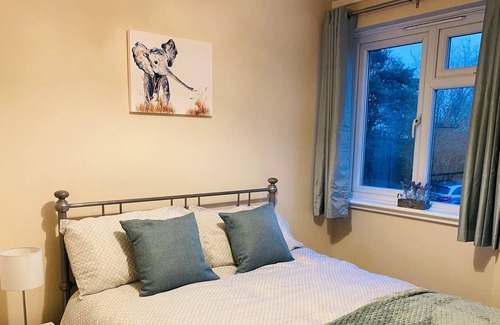 Farnham Maison | Maison-Standard-Salle de bain privée séparée-Vue sur Rue-3 Bed Semi