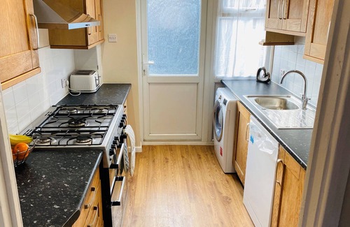 Farnham Maison | Maison-Standard-Salle de bain privée séparée-Vue sur Rue-3 Bed Semi