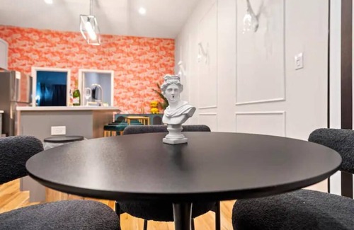 Bucktown Appartement | Wicker Park-AMENITIES,FREE WINE BOTTLE, LAUNDRY IN-UNIT, 2BDRM, POOL TABLE,+MORE