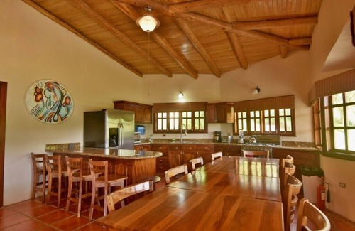 El Fosforo Maison | Wide Luxury Home with Pool & Jacuzzi access & Amazing Volcano and Lake views