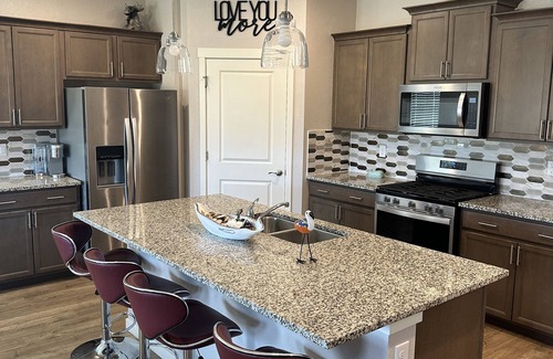 Castle Rock Maison | Wide open spaces: 3-bed Ranch home in Castle Rock with WiFi and AC.