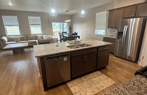 Castle Rock Maison | Wide open spaces: 3-bed Ranch home in Castle Rock with WiFi and AC.