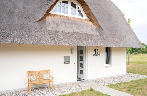 Am Salzhaff Maison | Wiesenpieper - Ferienhaus mit Kamin, Sauna und Meerblick