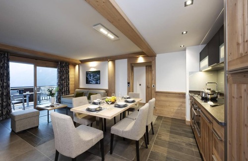 Les Eucherts Appartement | Wifi, 200m des commerces, remise en forme, piscine, balcon, parking, télévision, casier à ski, 65m²