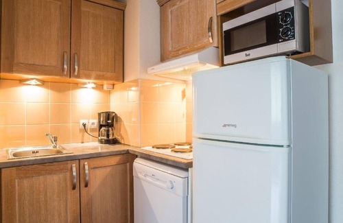 Les Bottieres Appartement | Wifi, ski-in/ski-out & foot of the slopes, fitness, swimming pool, terrace, balcony, parking, tv