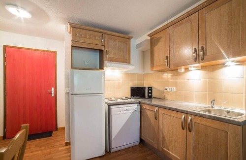 Les Bottieres Appartement | Wifi, ski-in/ski-out & foot of the slopes, fitness, swimming pool, terrace, balcony, parking, tv