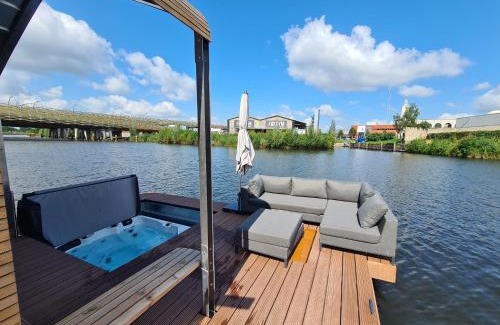 's-Hertogenbosch Maison | Wikkelboats @ Tramkade Den Bosch