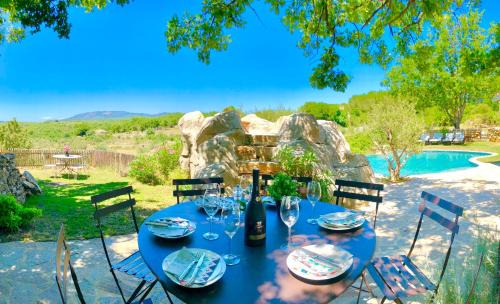 Bedarieux Cabine | Wild Boar Mountain, Luxury Escape & Stunning Views!