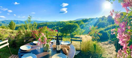 Bedarieux Cabine | Wild Boar Mountain, Luxury Escape & Stunning Views!