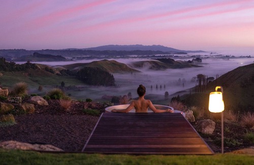 Te Kuiti Autre | Wild Canvas - Pōhutukawa Tent