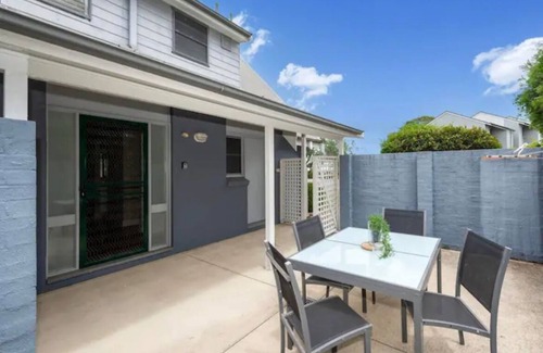 Cams Wharf Maison | Wild Duck Holiday Home at Rafferty's Resort