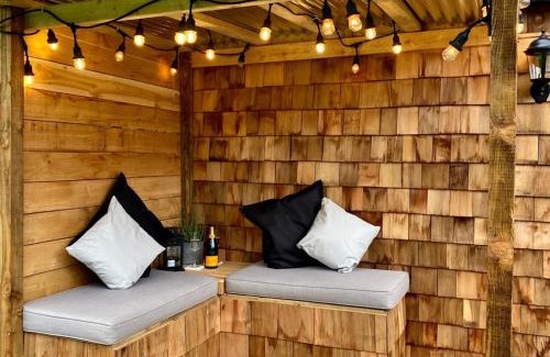 Monmouth Autre | Wild Heart Cabin