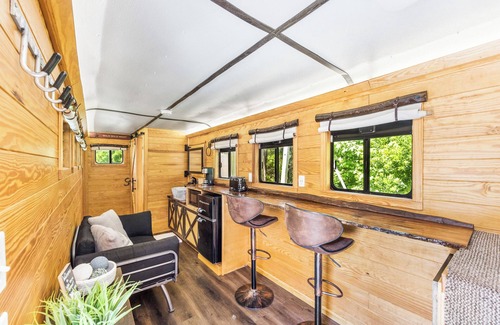 Conway Maison | 🐎 Wild Horse Retreat | Unique Tiny Home Glamping 🌿🔥