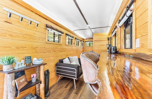 Conway Maison | 🐎 Wild Horse Retreat | Unique Tiny Home Glamping 🌿🔥