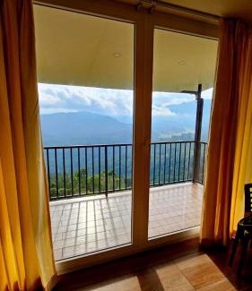 Udumbanchola Maison | Wild Lily