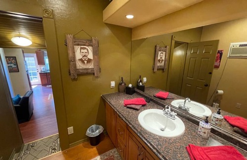 Fort McDowell Cabine | Wild West Gunsight Pass Sleeps 4