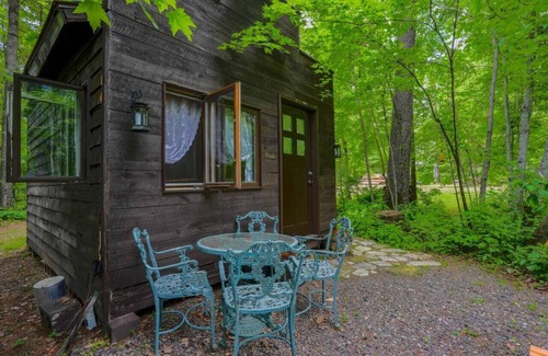 Pine City Maison | Wild West Tiny Hotel in nature with breakfast,spa!