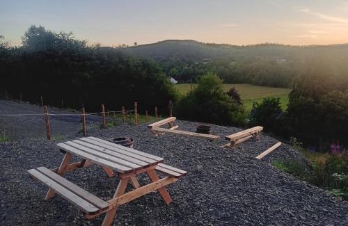 Llandovery Autre | Wildcamping Gilbert Hight