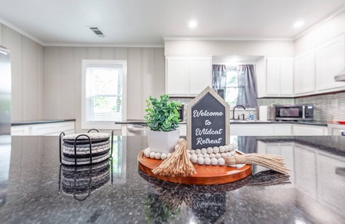 McKenzie Maison | Wildcat Retreat, newly remodeled home .6 miles away from Bethel University!