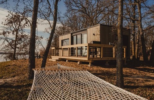 Quinlan Cabine | Wilding Hotels Tawakoni Lakefront Suite