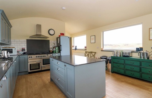 Isle of Luing Cottage | WILDLUING, pet friendly, with a garden in Cullipool, Isle Of Luing