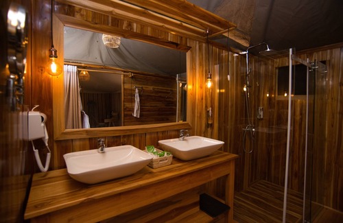 Mugumu Lit Et Petit-Déjeuner | Wildlux Serengeti Camp