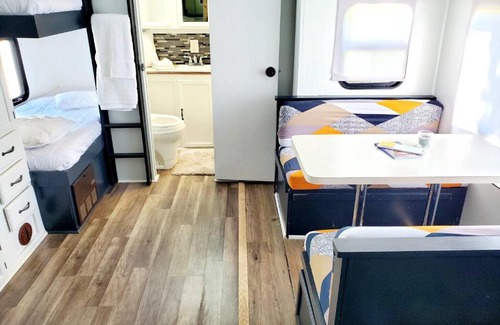 Dover Maison | Wildwood Camper De Sleeps 6-7,