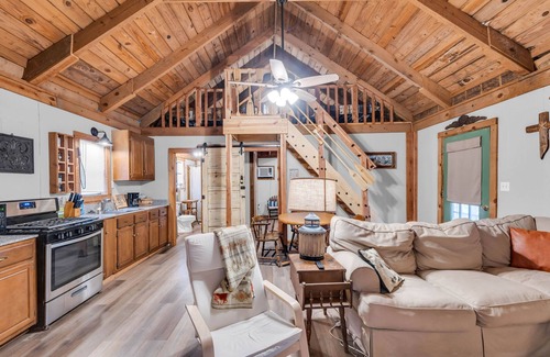 Oxford Cabine | Wildwood Charming Cabin Near Oxford and Sardis Lake!