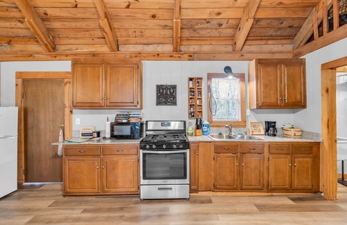 Oxford Cabine | Wildwood Charming Cabin Near Oxford and Sardis Lake!