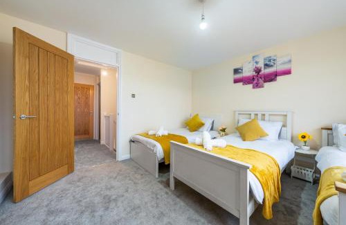 Custom House Maison | Wilkinsons Home-Free parking, Perfect For Contractors & Weekend getaways, Near London City Airport & Excel