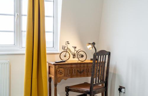Custom House Maison | Wilkinsons Home-Free parking, Perfect For Contractors & Weekend getaways, Near London City Airport & Excel