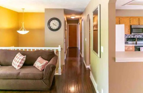 North Central Omaha Maison | Willit. Stylish pet friendly home. No pet fee