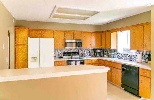 North Central Omaha Maison | Willit. Stylish pet friendly home. No pet fee