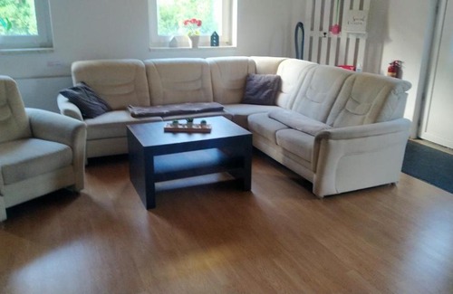 Nieheim Appartement | Willkommen in dem Luftkurort und Käsestadt Nieheim Rennstrecke 4km entfernt Fewo1