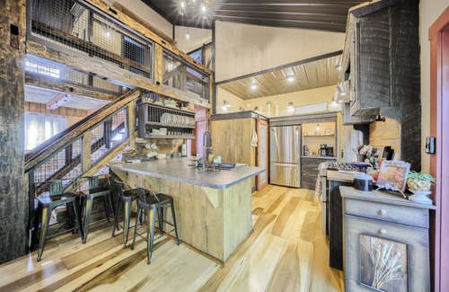 Swengel Cabine | Willow Brook Getaway: Hot Tub, Deck in Mifflinburg