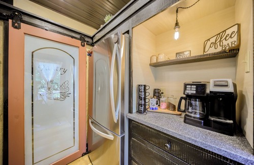 Swengel Cabine | Willow Brook Getaway: Hot Tub, Deck in Mifflinburg