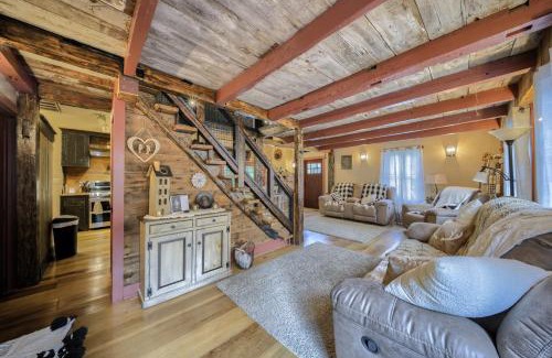 Swengel Maison | Willow Brook Getaway Hot Tub, Deck in Mifflinburg