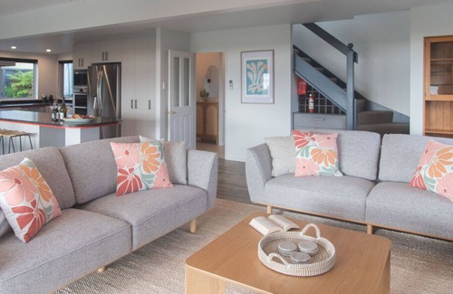 Hannahs Bay Maison | Willow Lakehouse Rotorua