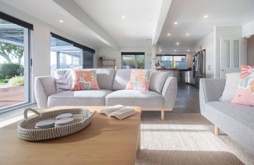 Hannahs Bay Maison | Willow Lakehouse Rotorua