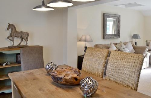 Potter Brompton Maison | Willow Tree Cottage