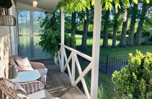 Lincoln Maison | Willow Tree Cottage